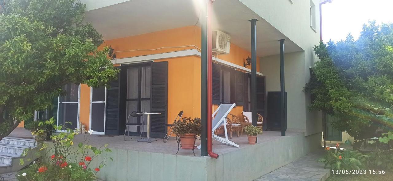 Orange Tree Garden Apartment Pefkochori Bagian luar foto